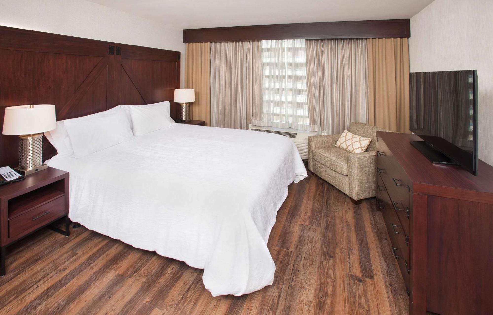 One-Bedroom King Suite,1548560788:JPEG