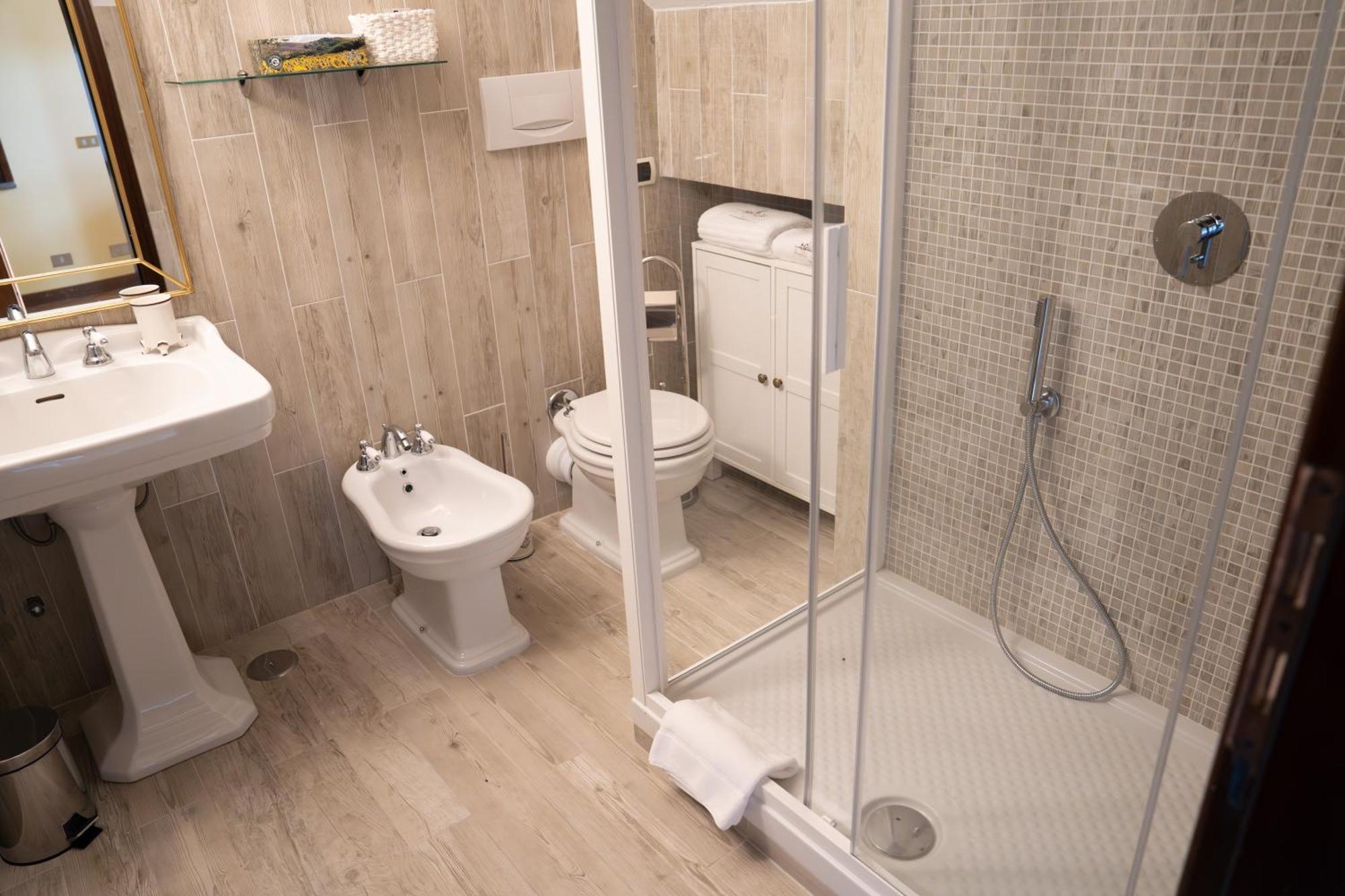 Deluxe Queen Suite