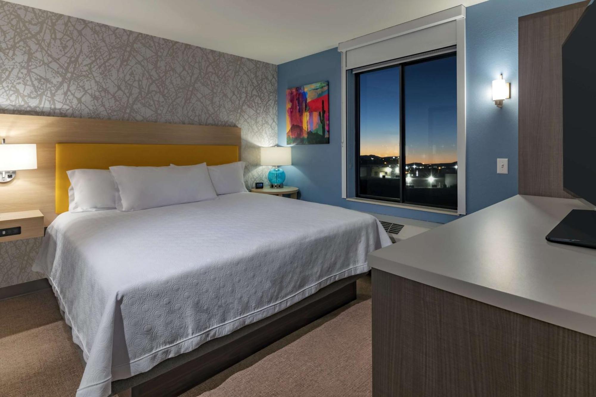 One-Bedroom King Suite Mountain View Non-Smoking