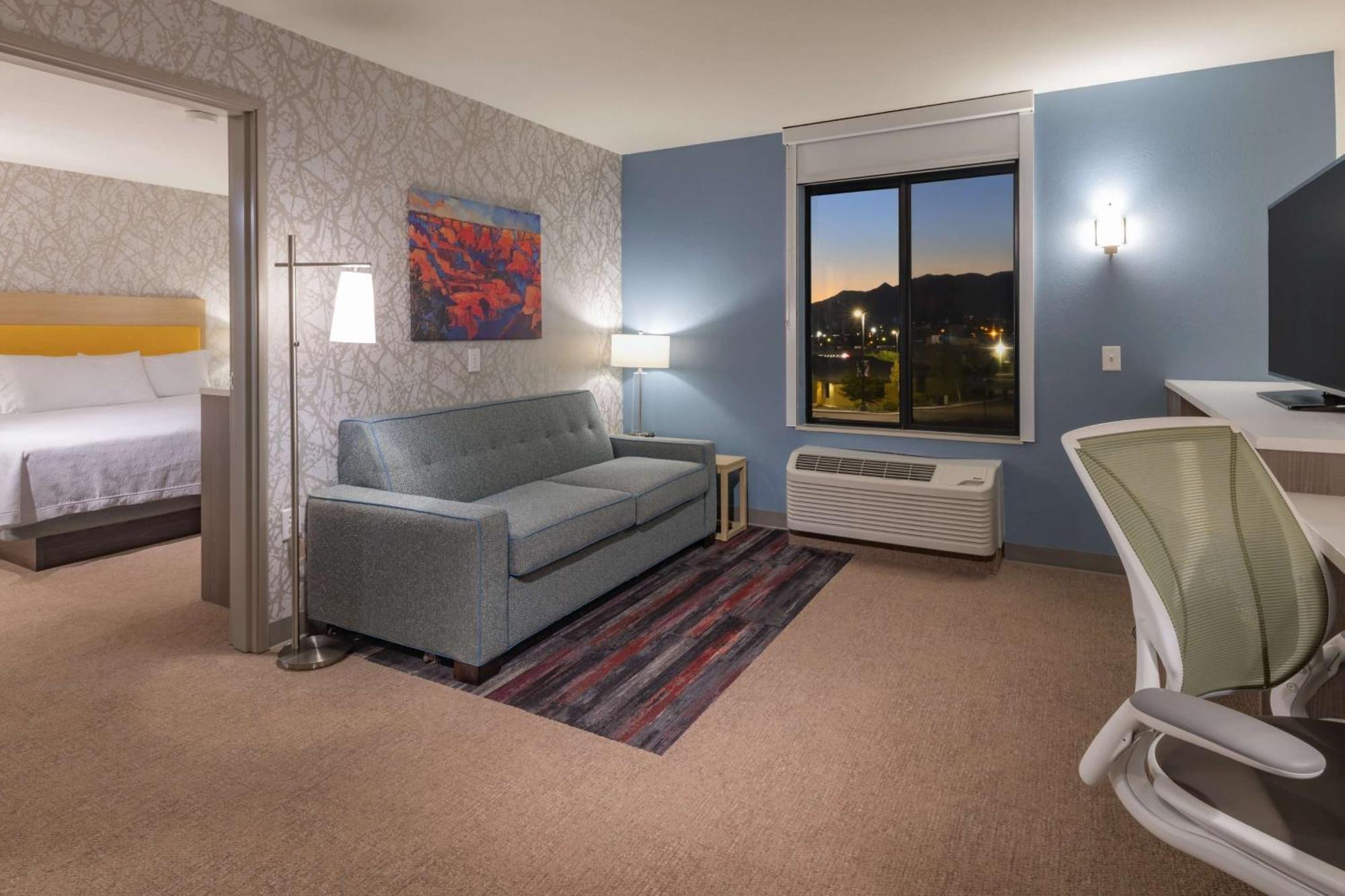 One-Bedroom King Suite Mountain View Non-Smoking
