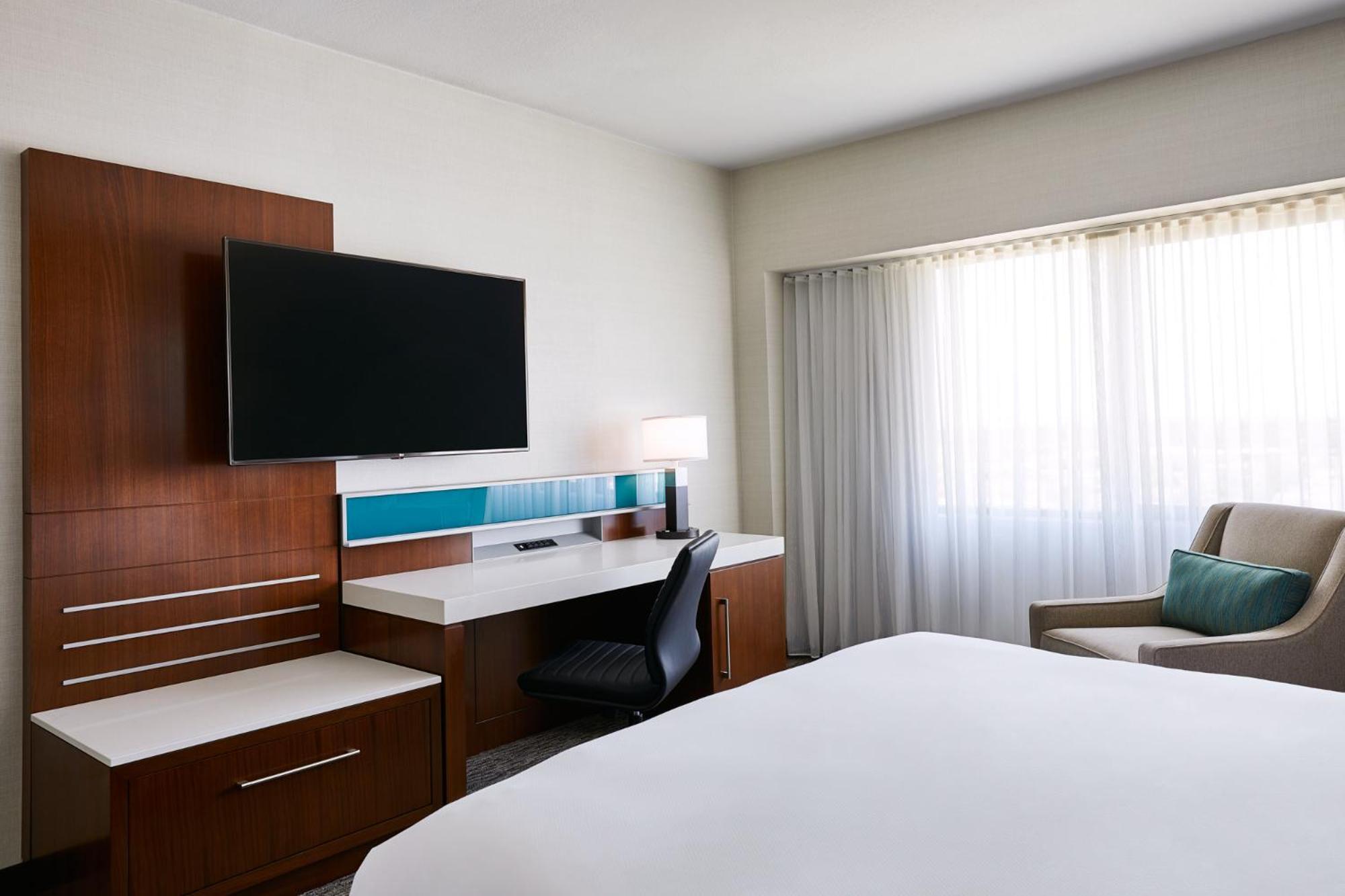 Executive Level Guest room 1 King Sofa bed High floor,1548698038:JPEG