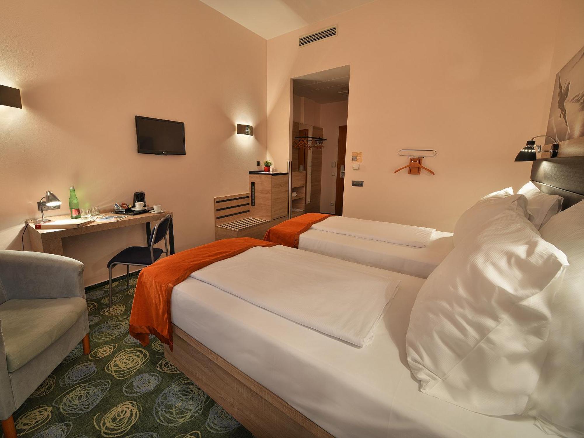 Double or Twin Room,1548747841:JPEG