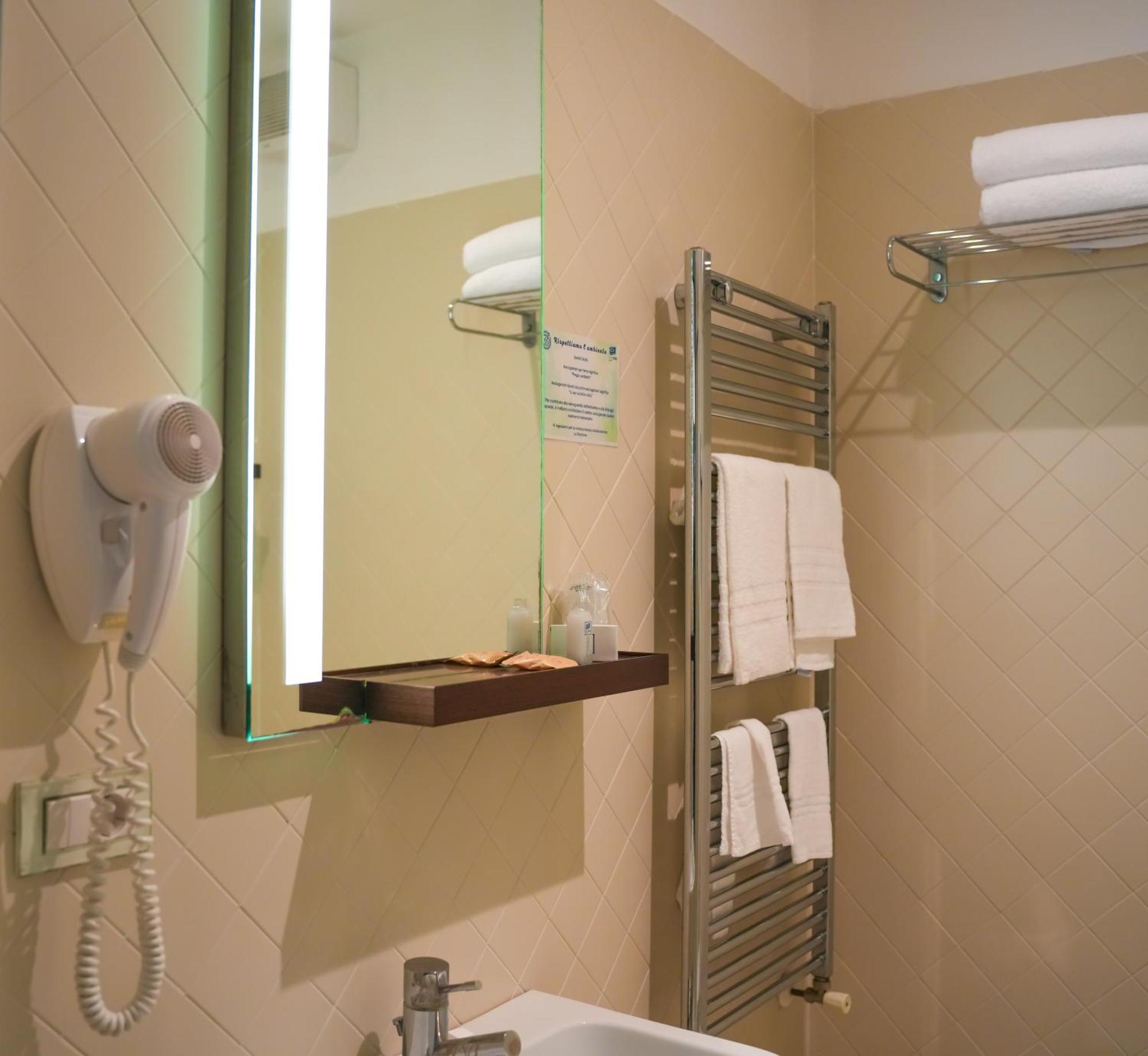 Double or Twin Room,1758363597:JPEG