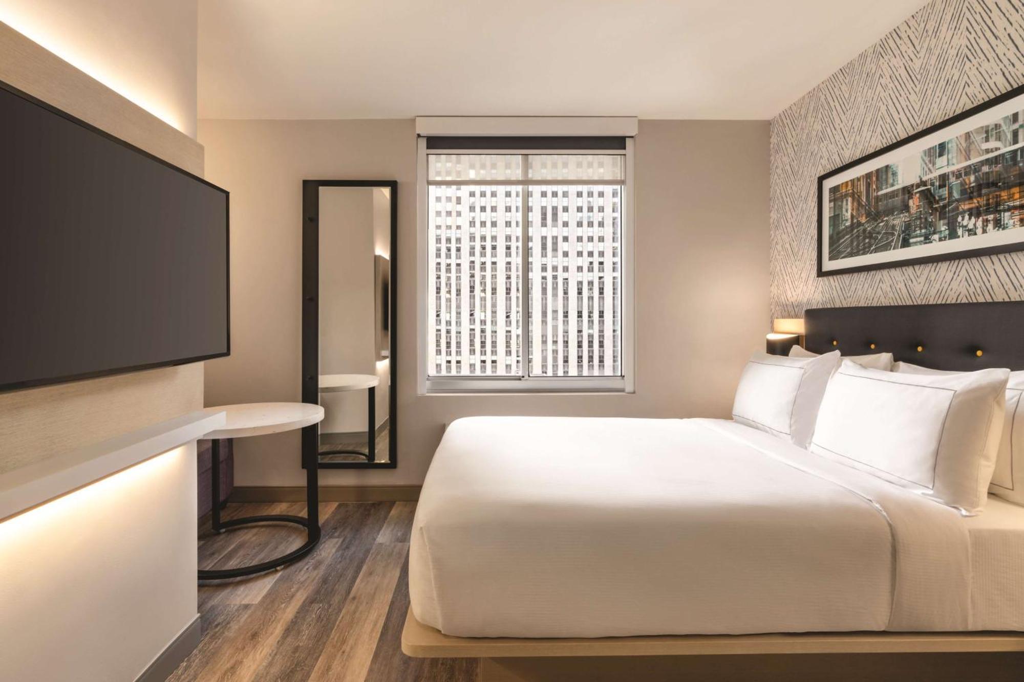 Queen Room with Balcony - City View,1548799924:JPEG