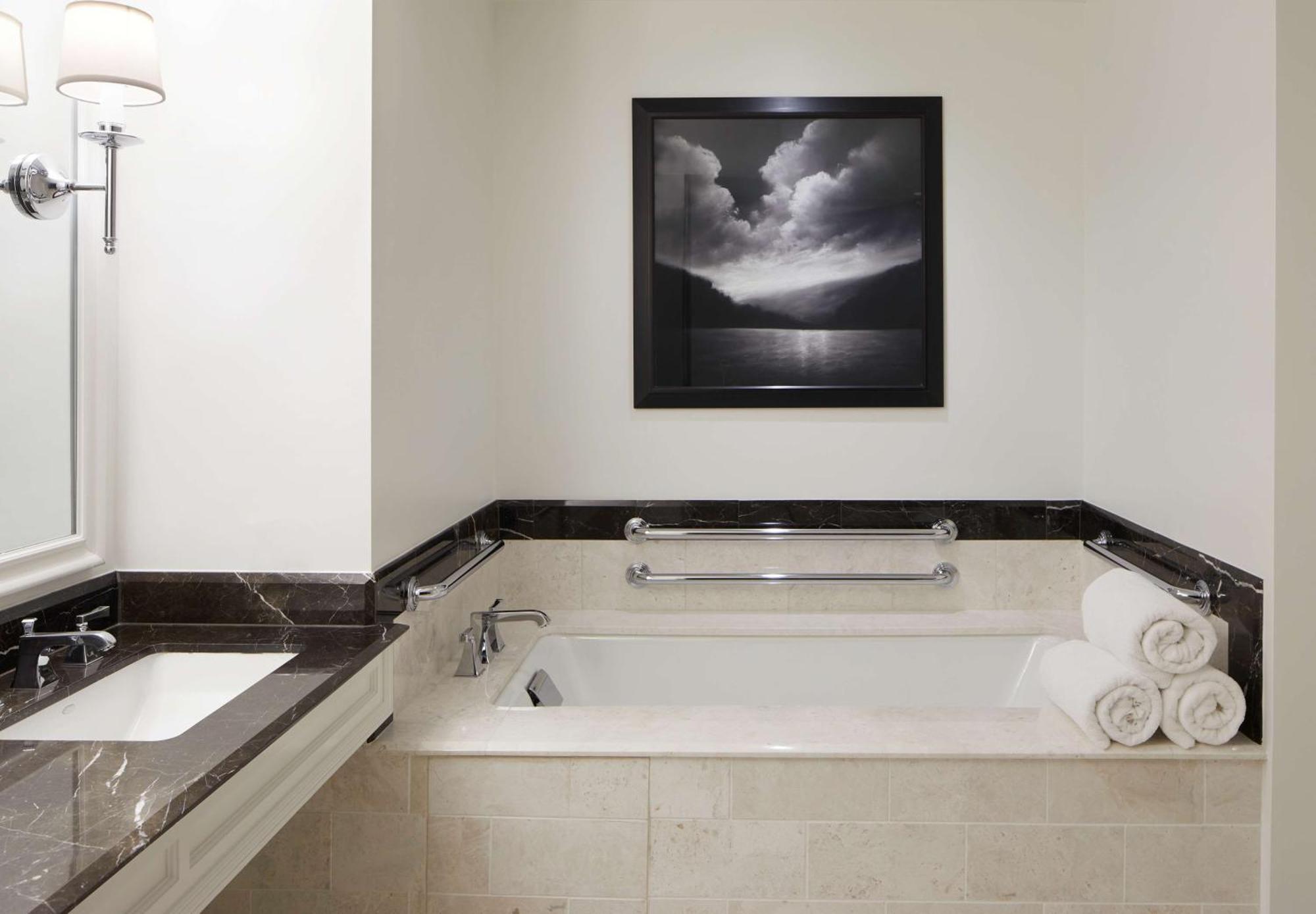 Superior King Room Roll Shower Mobility or Hearing Access