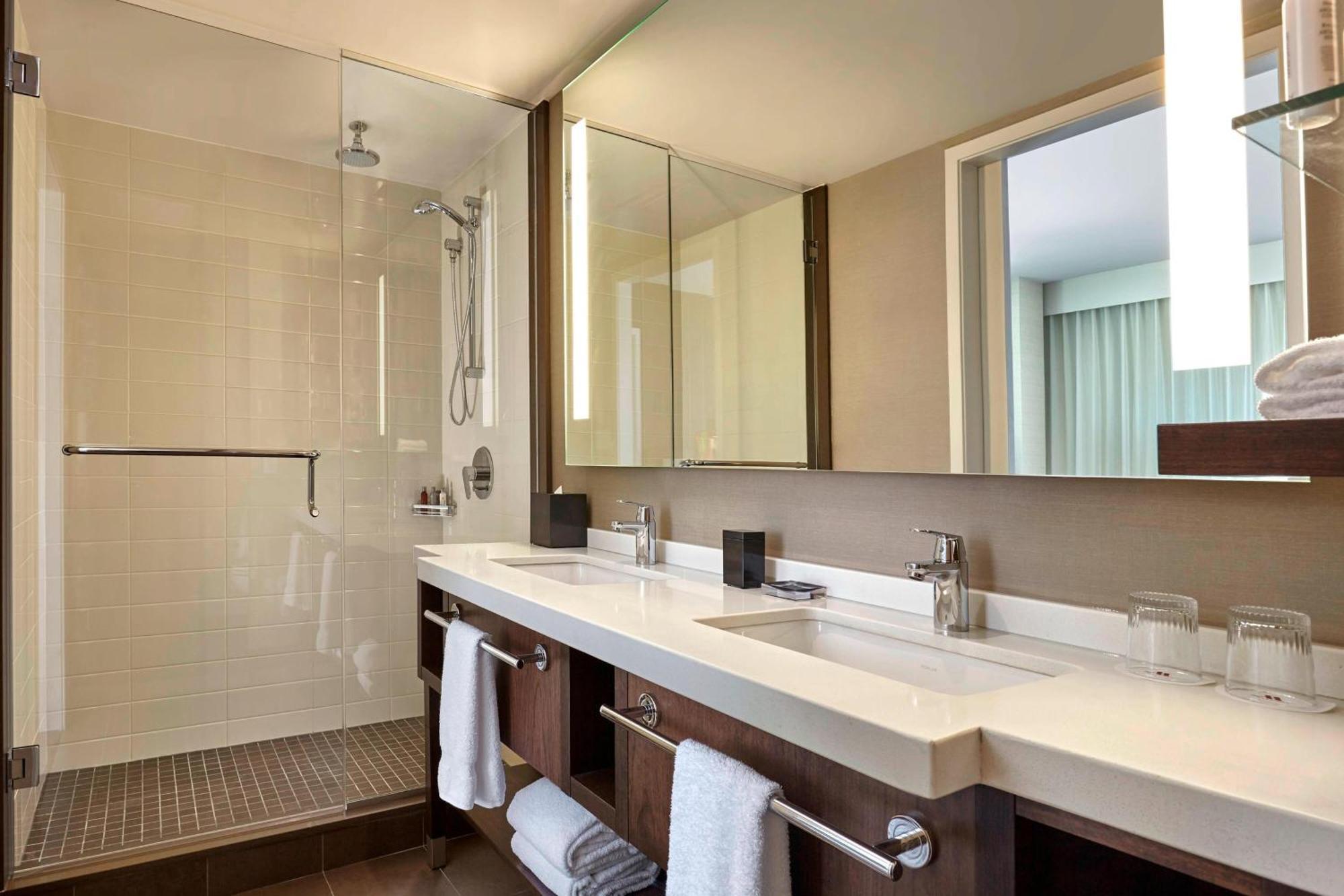 One-Bedroom King Suite,1548821803:JPEG