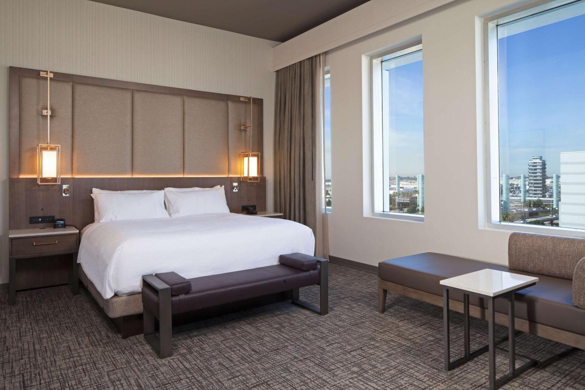 Deluxe King Suite,1548823696:JPEG