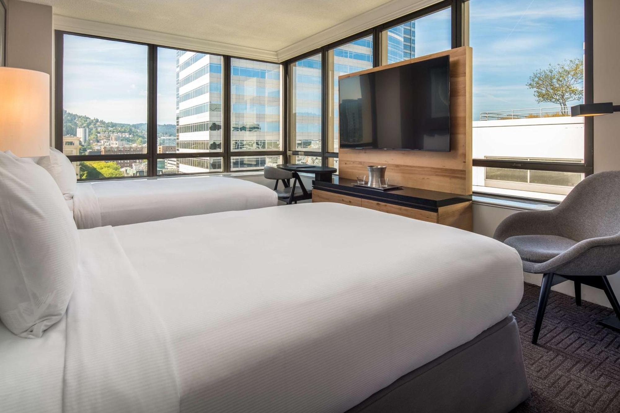 Corner Double Room City View