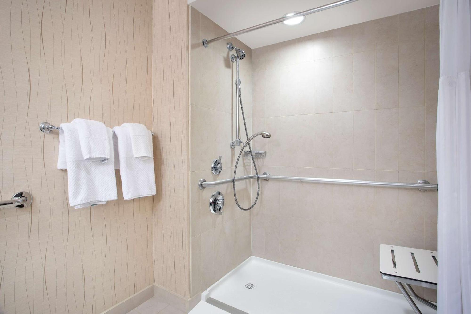 King Room Roll Shower Mobility or Hearing Accessible,1275595504:JPEG