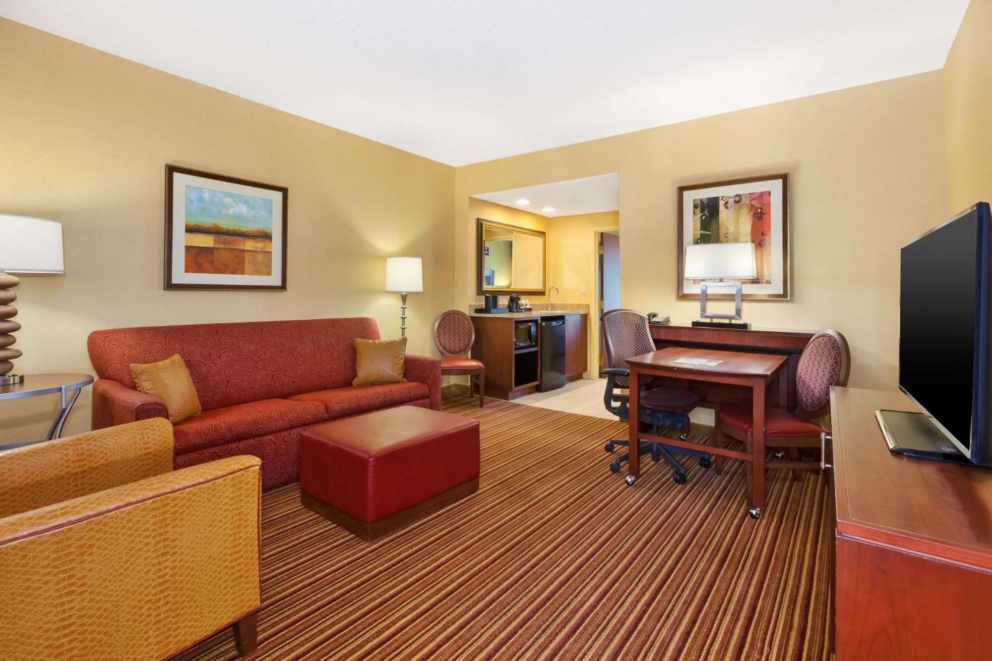 Suite with Two Queen Beds - Mobility and Hearing Access/Non-Smoking