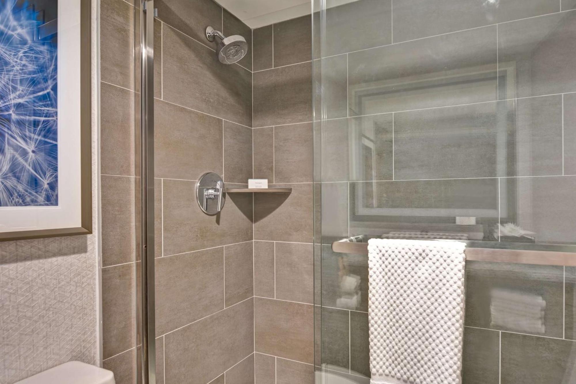 King Suite w or Sofa Sleeper 1 Bedroom