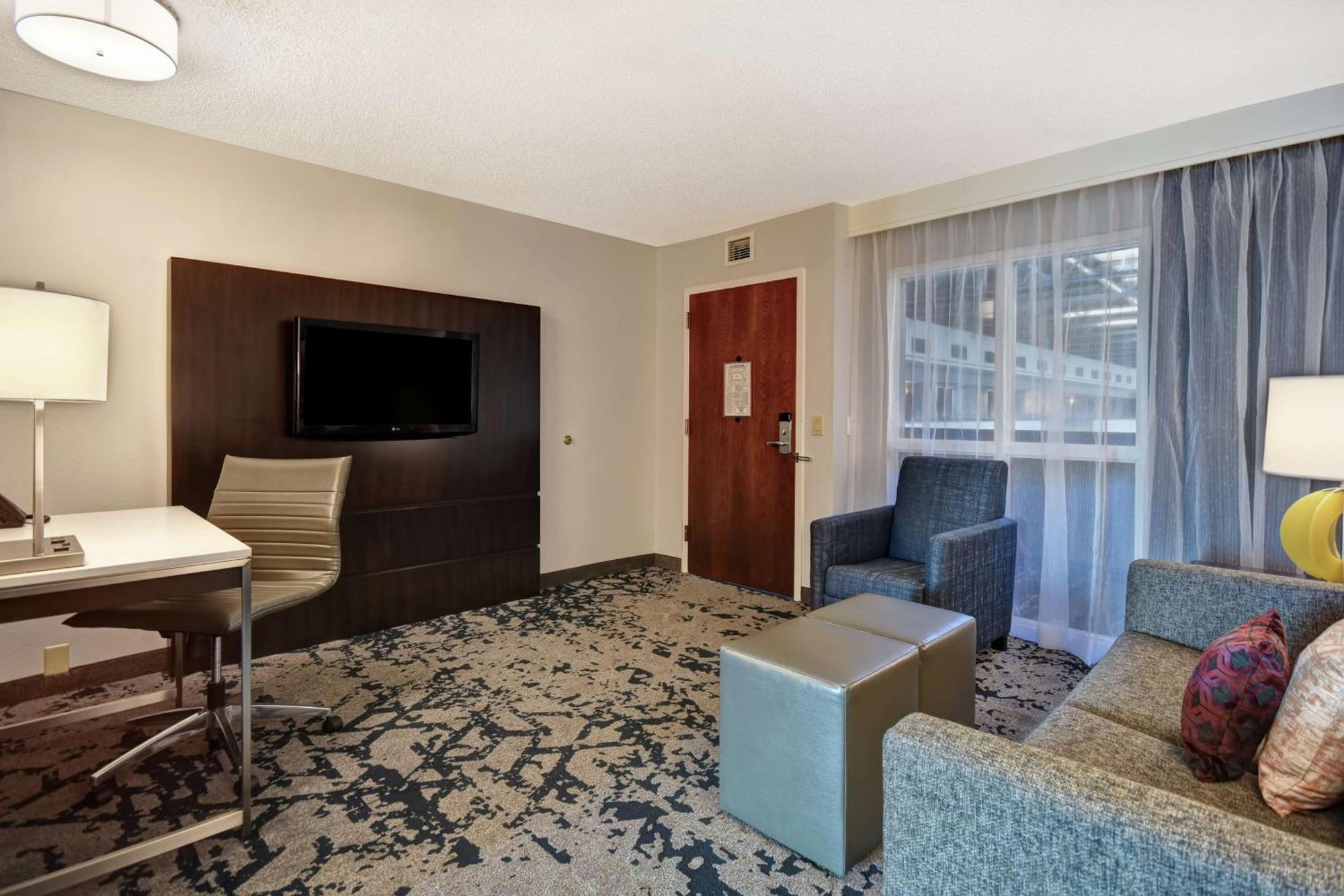 One-Bedroom Suite Mobility Access or Bath Tub,1548845914:JPEG