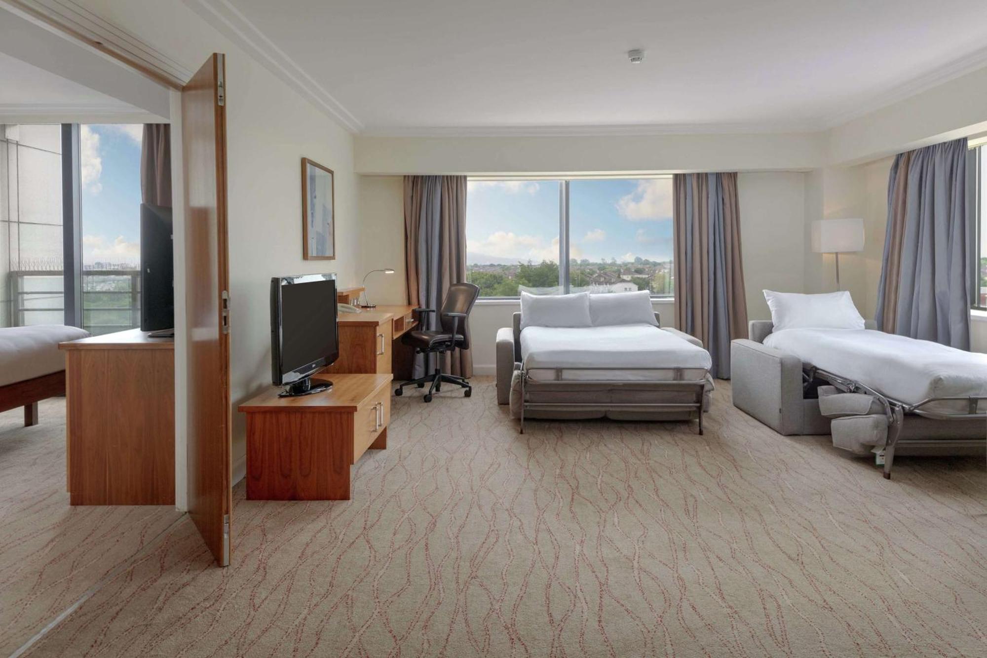 King Suite Lounge Area