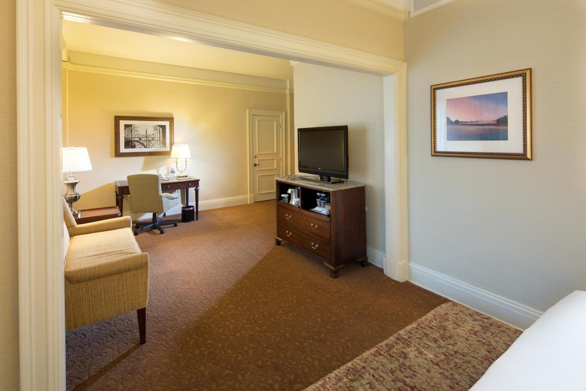 Junior King Suite Seating Area,1551283834:JPEG