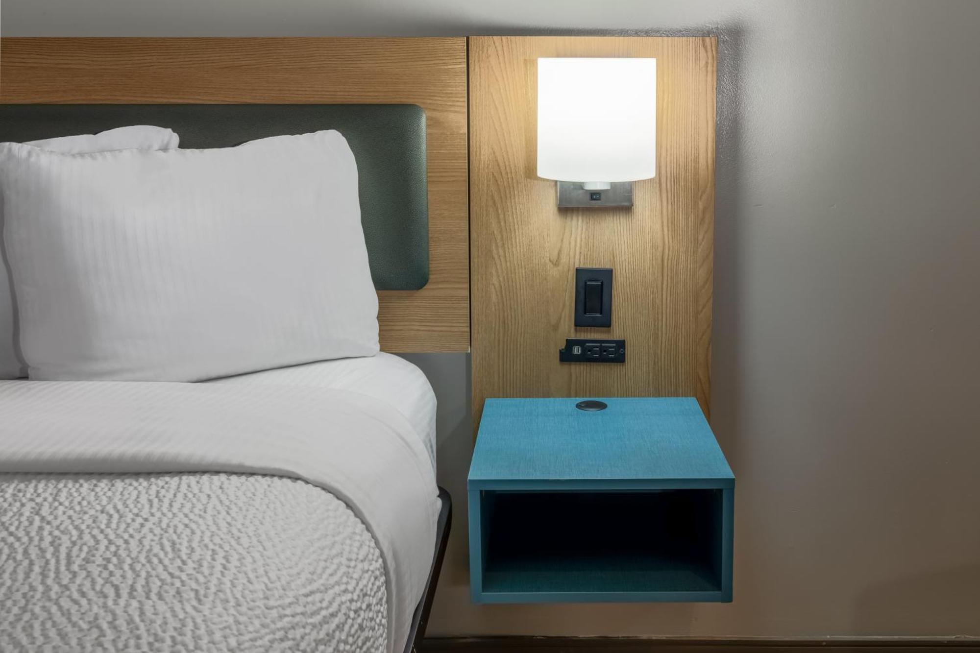 King Room Roll Shower Mobility Access or Non-Smoking