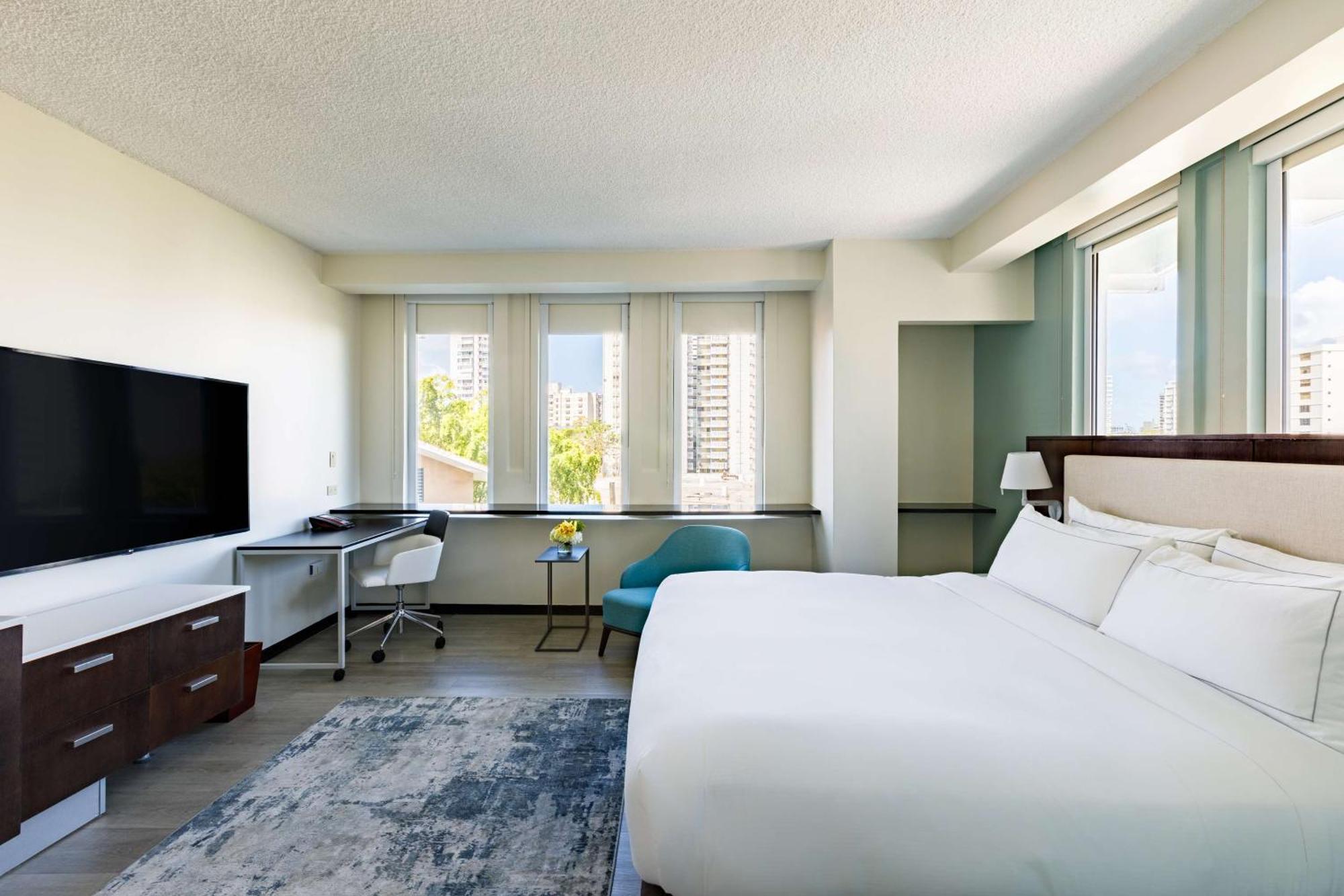 Corner King Room