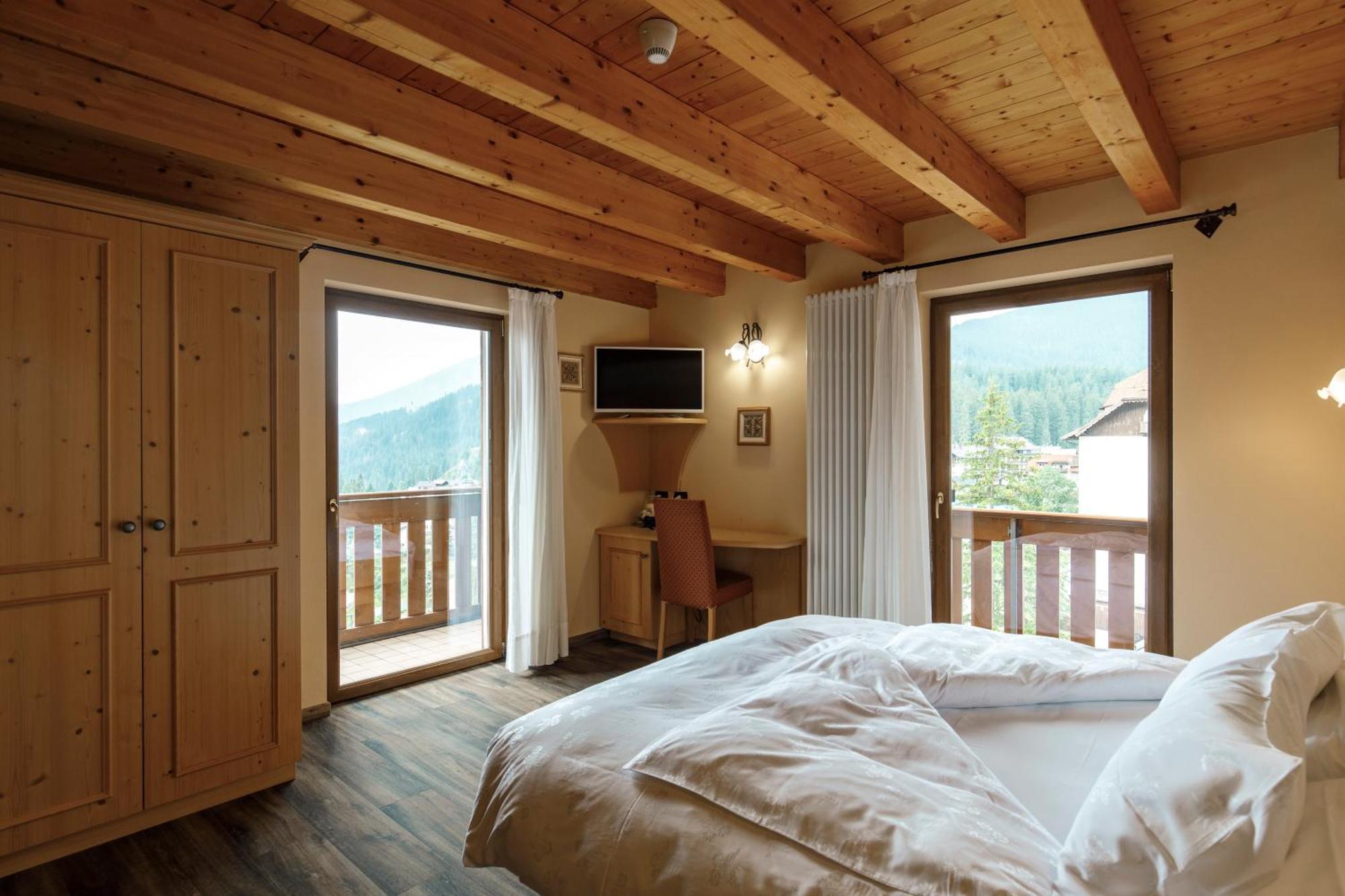 Double or Twin Room with Mountain View,1548968206:JPEG