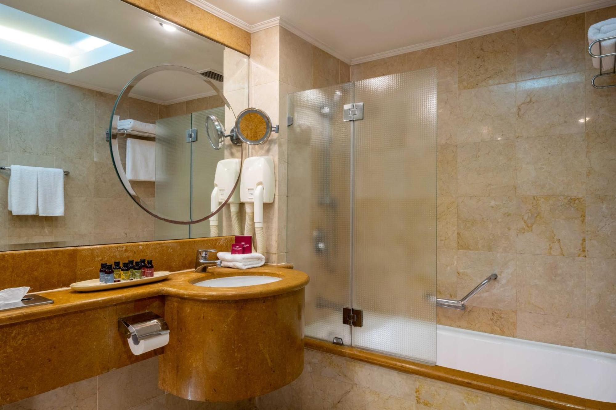 Standard King Room Mid Floor