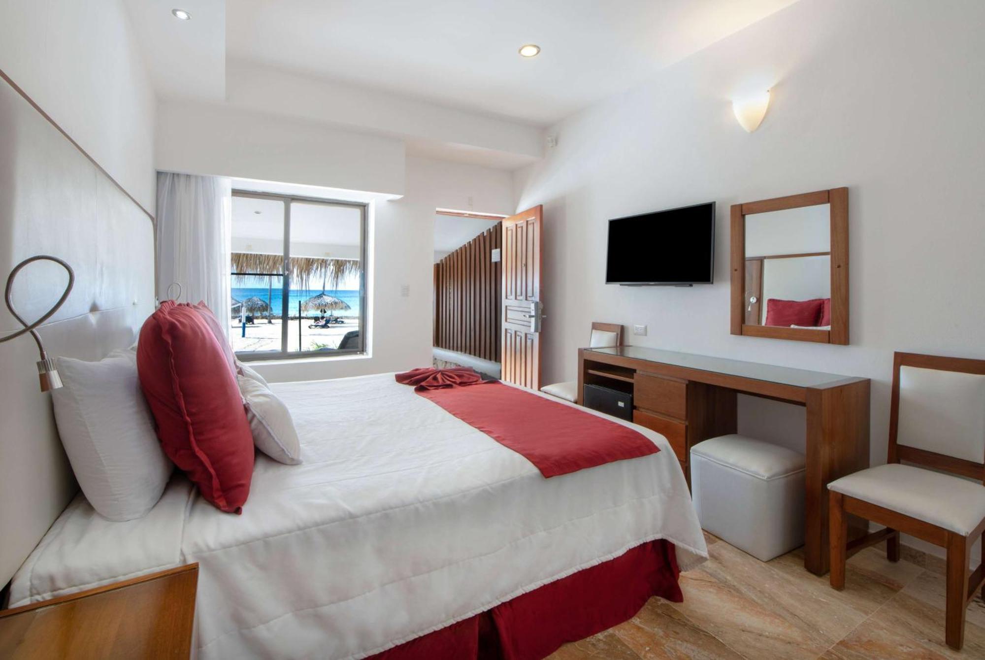 Bungalow Ocean with One King Bed, Non-Smoking,173911812:JPEG