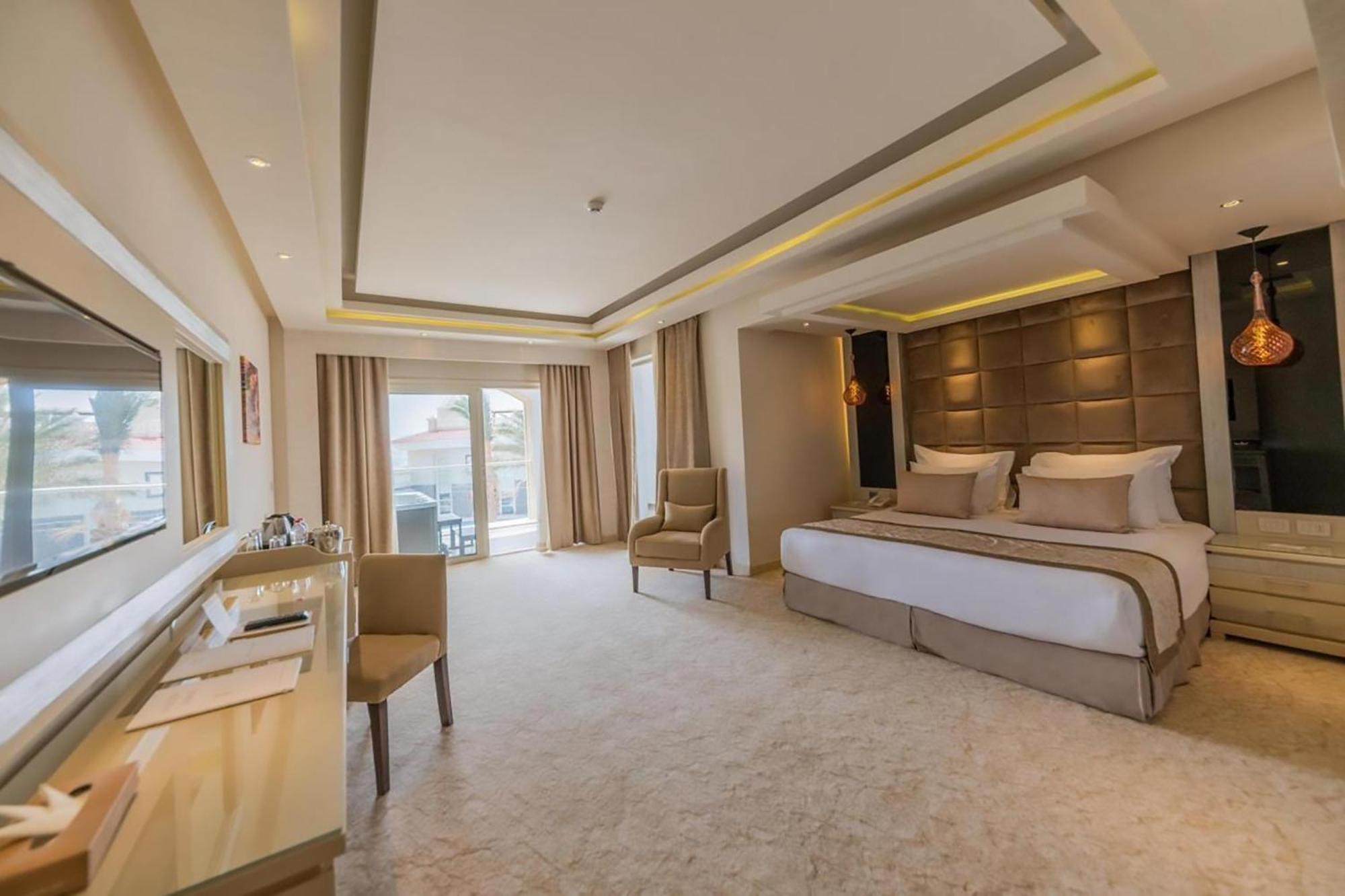 Deluxe Jacuzzi Room