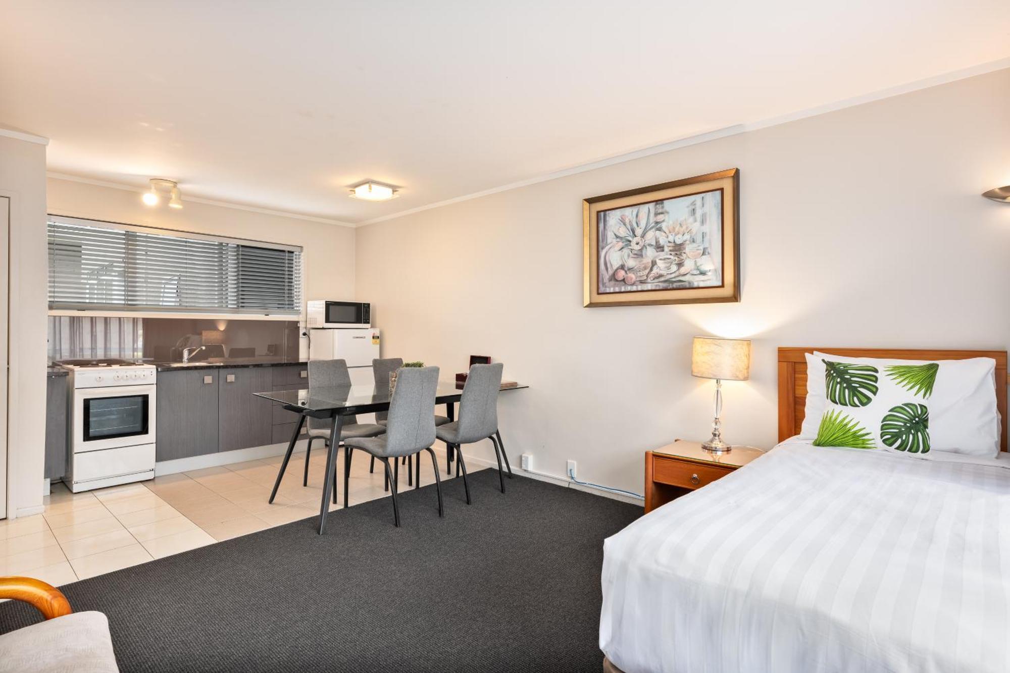 Deluxe One-Bedroom Suite