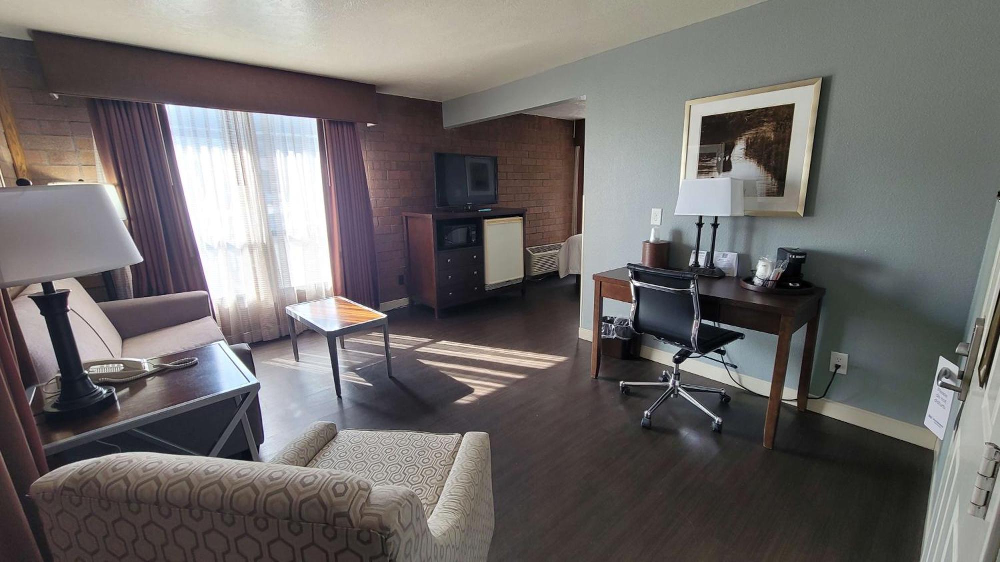 Queen Suite Sofa Bed Pet Friendly Non smoking,1705740957:JPEG