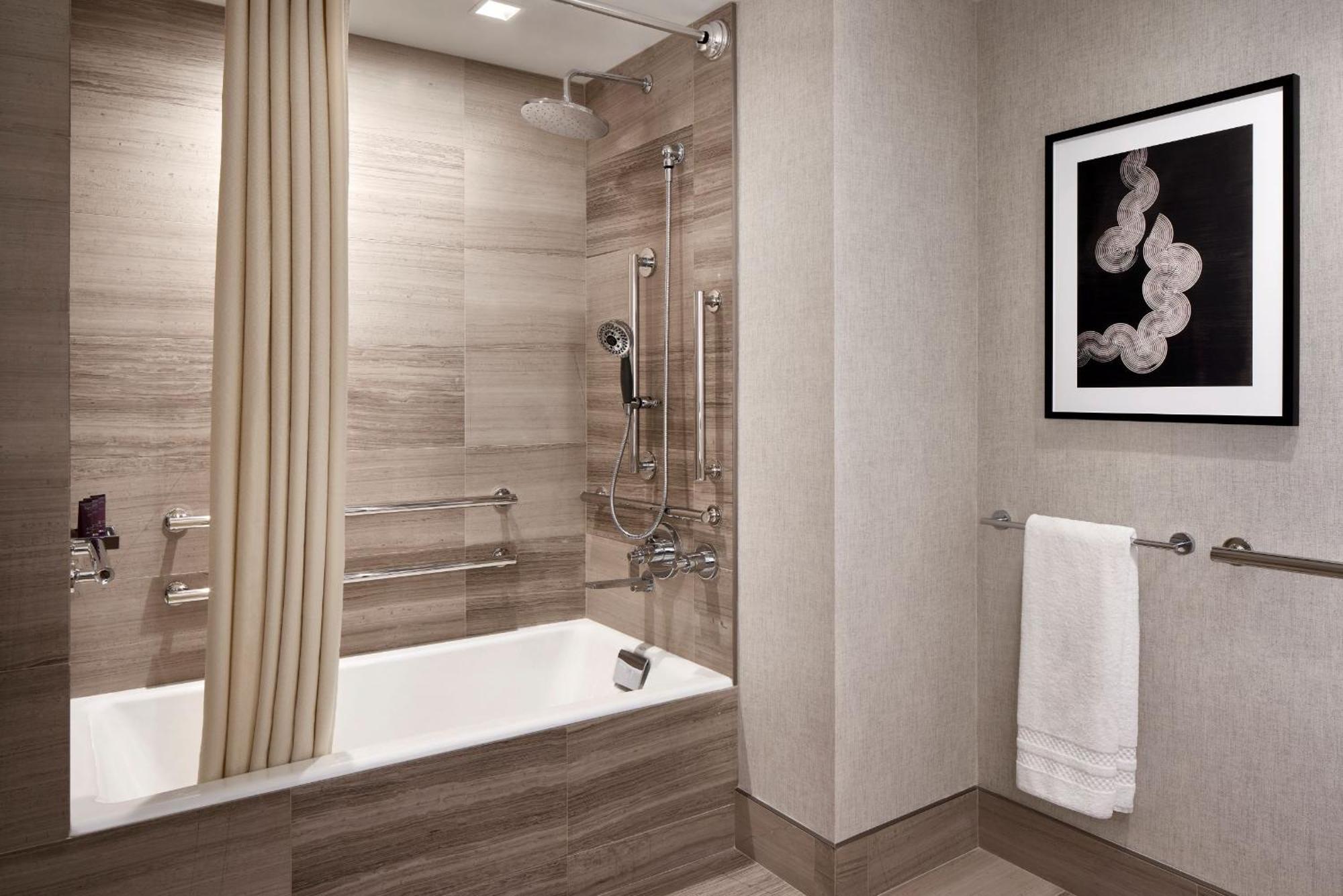 Deluxe King Room City View Hearing Accessible