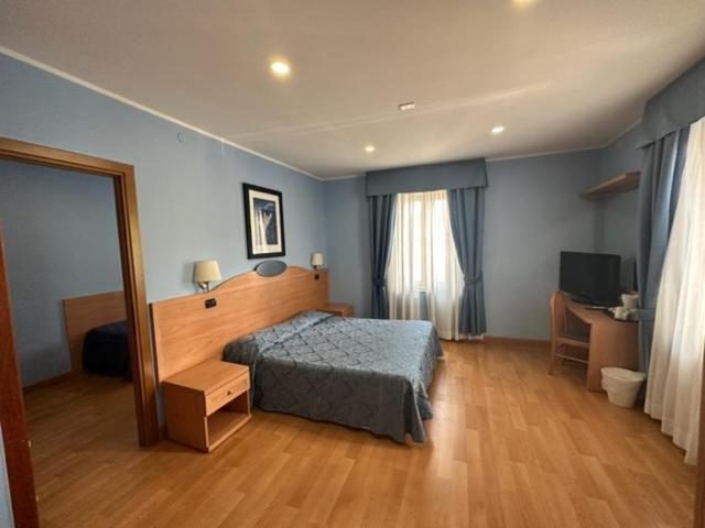 Standard Family Room,1533207157:JPEG