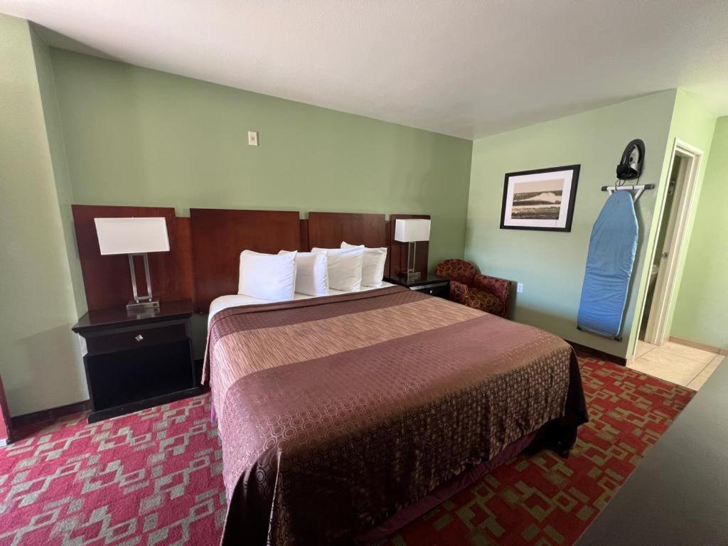 Standard King Room,925479103:JPEG