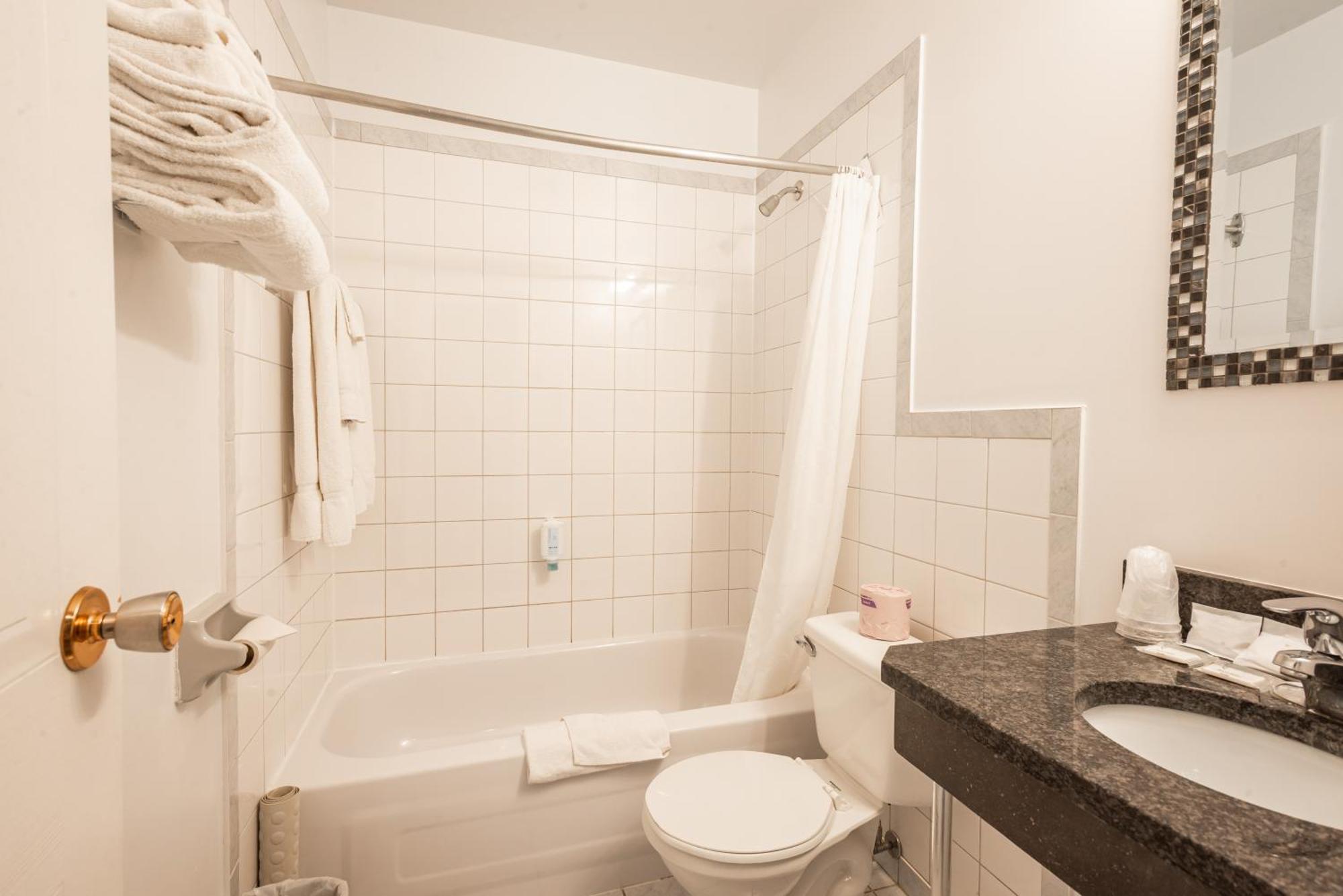 Two-Bedroom Suite,1549627471:JPEG