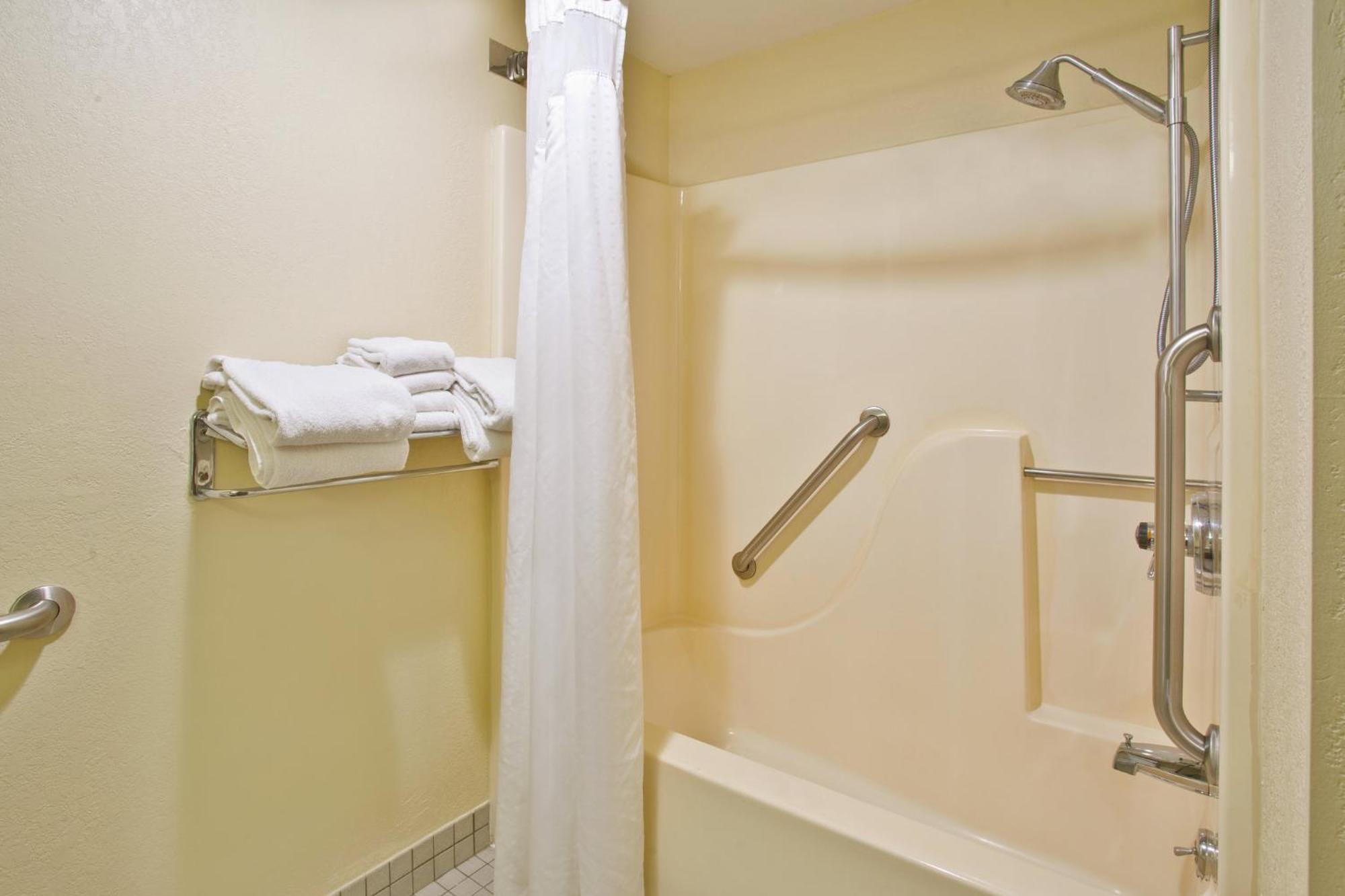 Standard King Room Mobility Accessible Tub