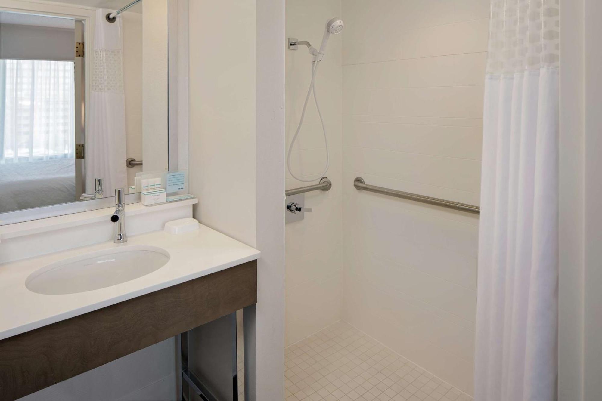 King Room Mobility Access or Non-Smoking