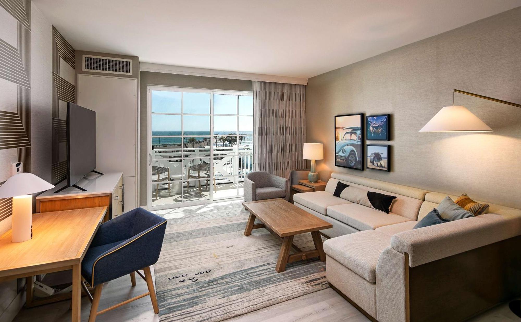 One-Bedroom King Suite Balcony Ocean View,1549802467:JPEG