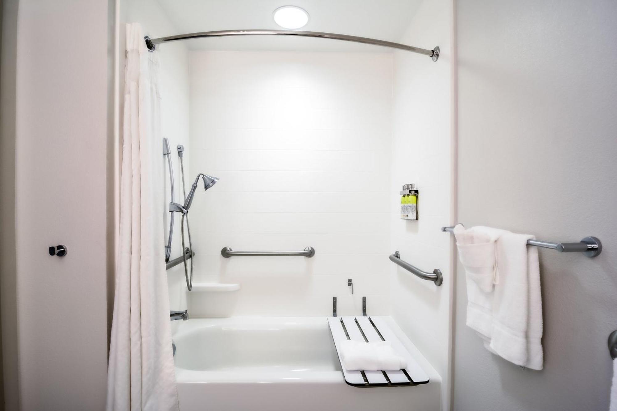 Standard Queen Room Two Queen Beds Roll Shower Mobility Access