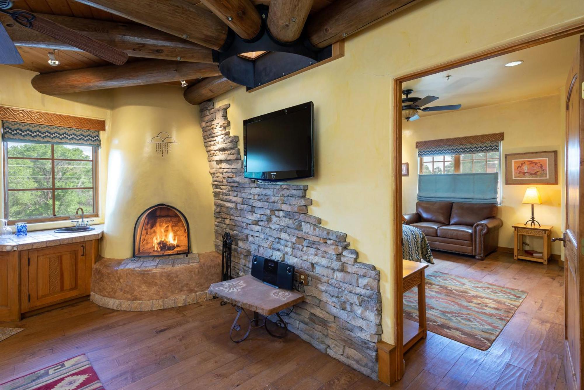 Penthouse Suite,1588129851:JPEG
