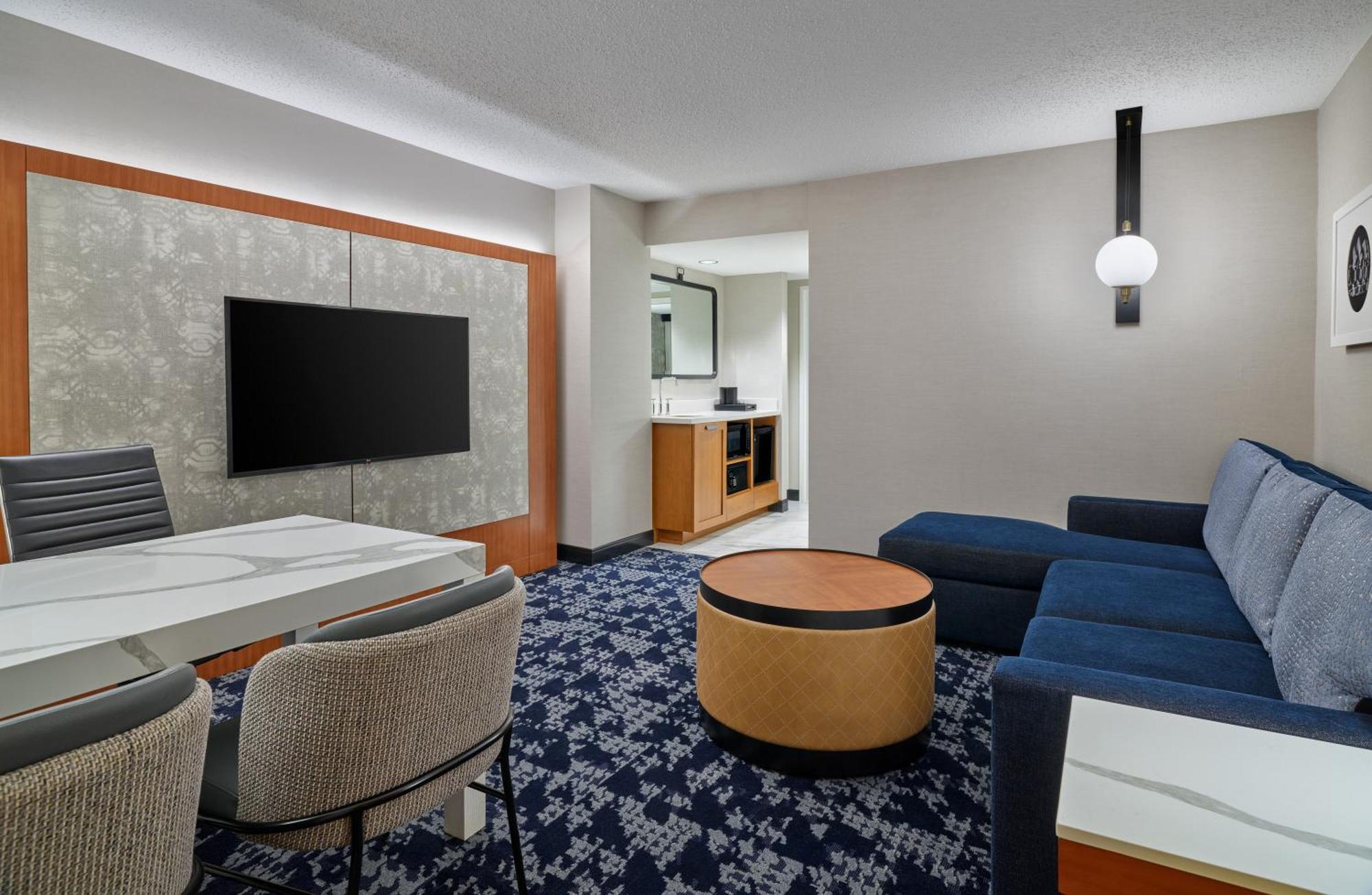 One-Bedroom King Suite Hearing Access or Non-Smoking