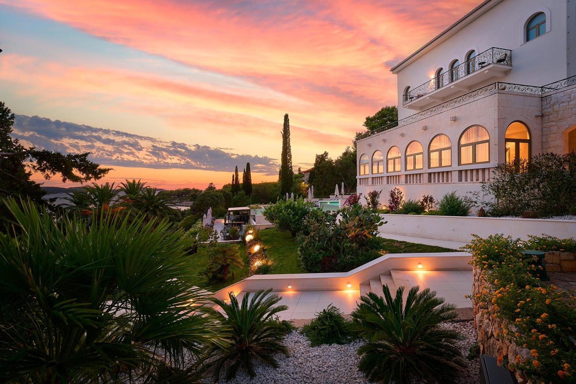 King Room Garden View