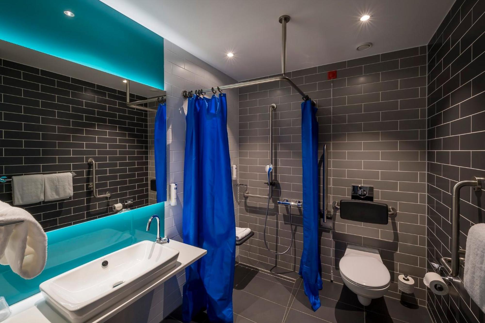 Standard Queen Room Accessible