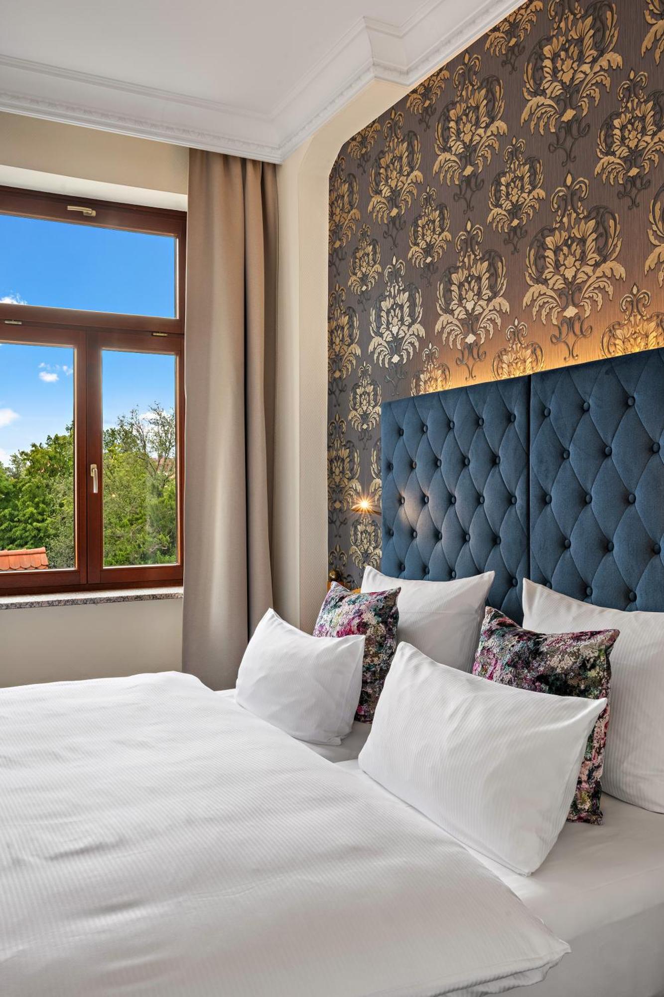 Courtyard Room Single or Double Room