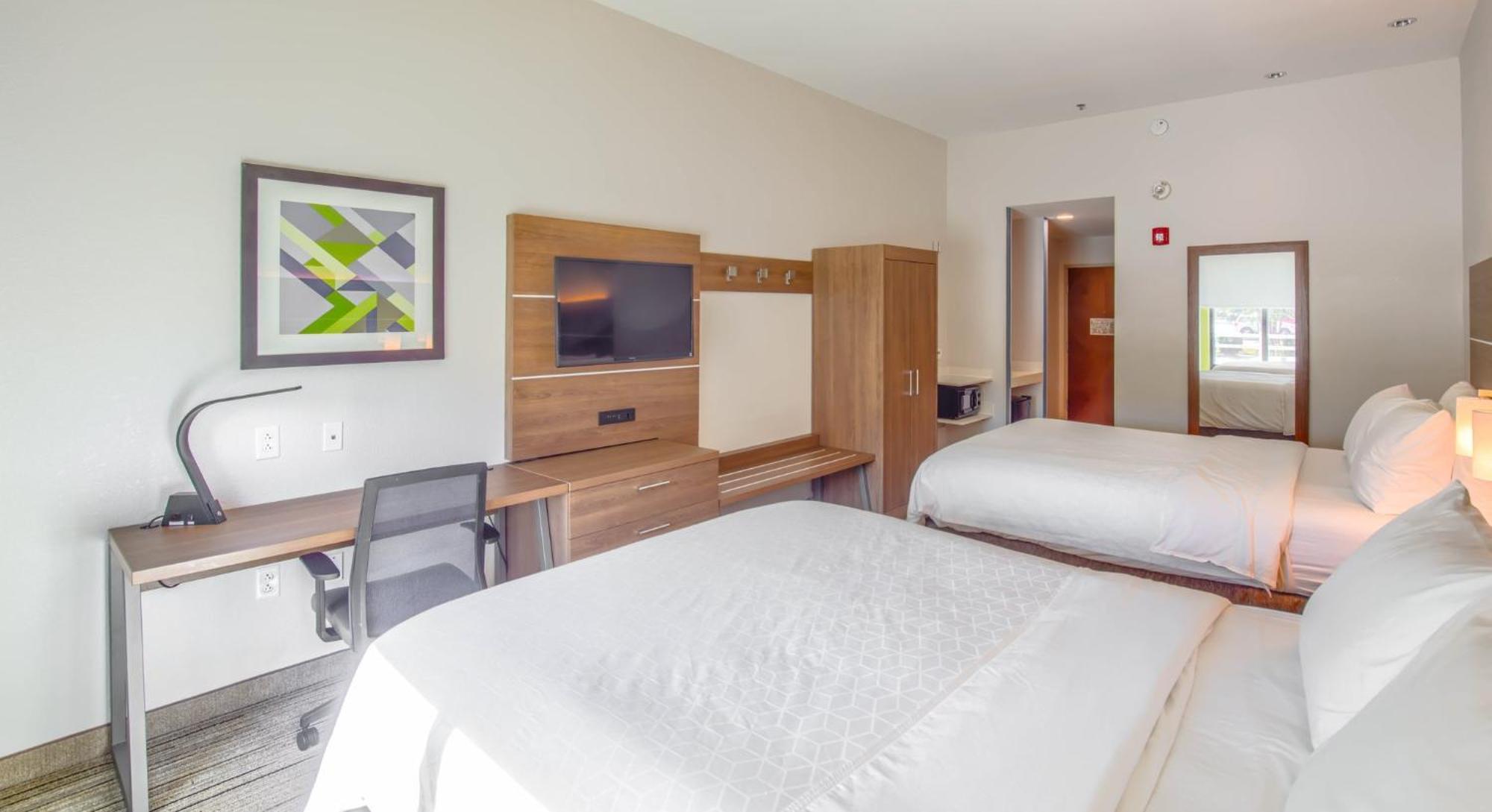Queen Room Two Queen Beds Disability Access Bath Tub