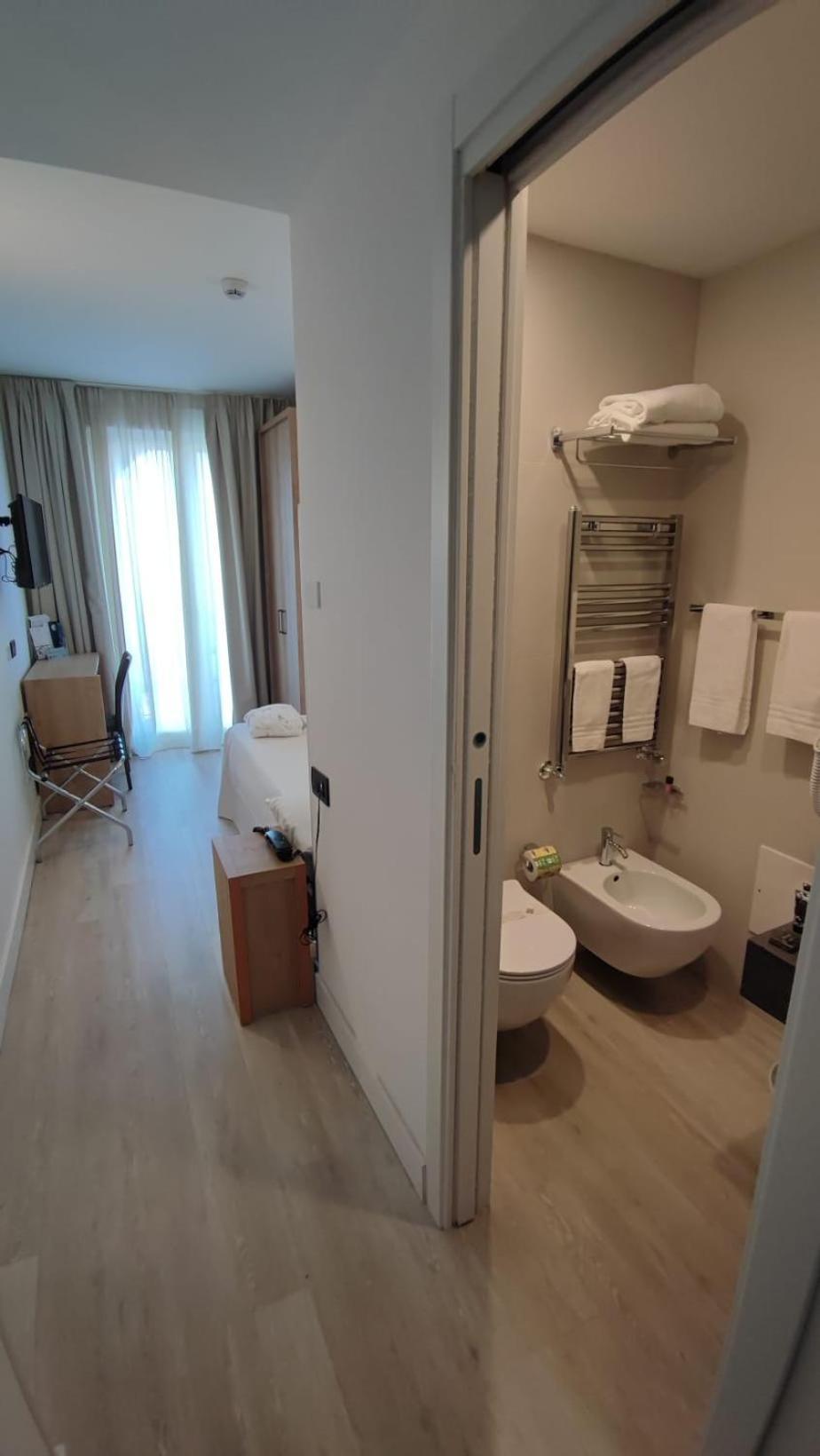 Deluxe Single Room Balcony,1274744203:JPEG