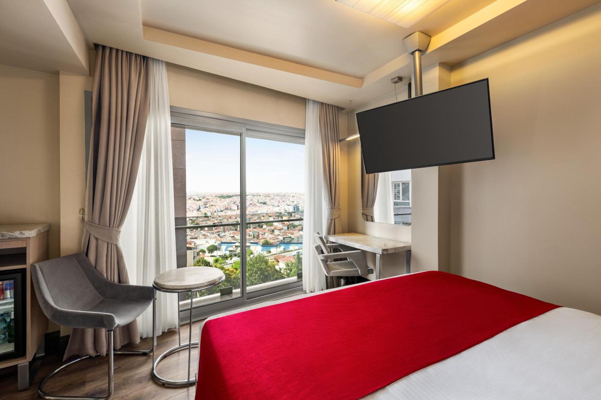 Deluxe Room Jetted Tub Balcony
