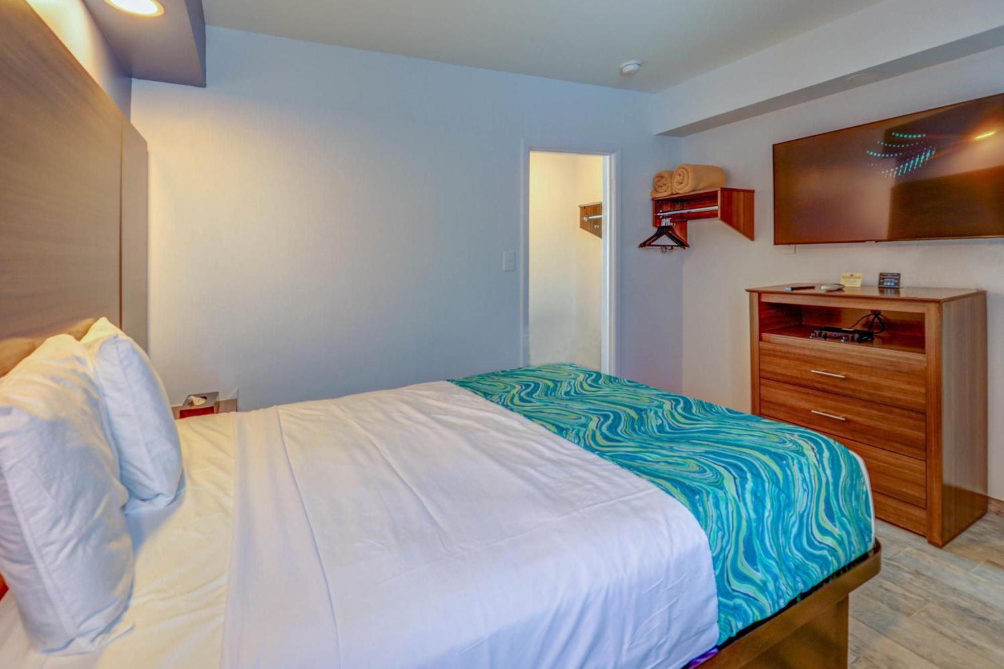 Two Room Suite One King Bed One Queen Bed Smoke