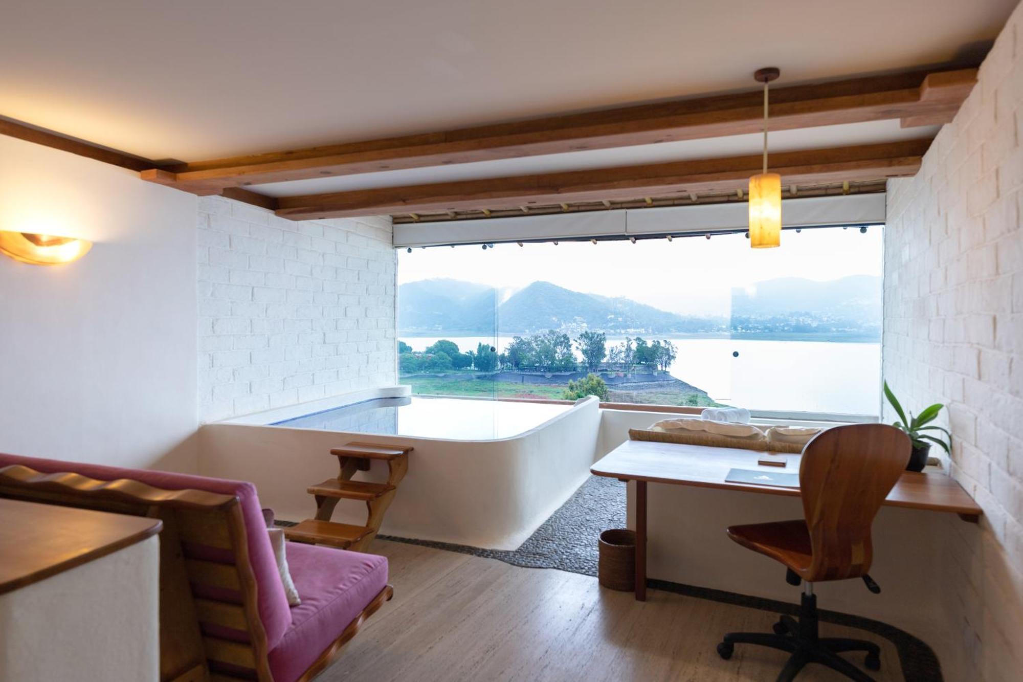 Junior Suite,1550132680:JPEG