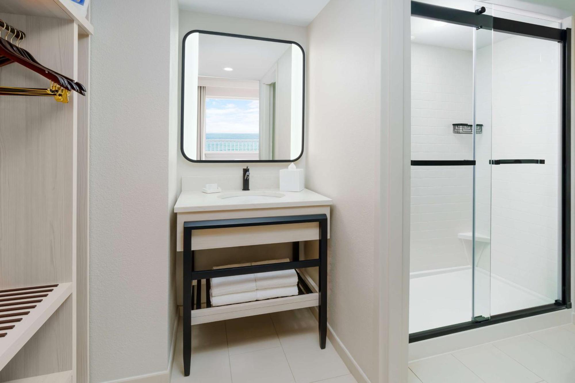 One-Bedroom King Suite - Oceanfront,1550133886:JPEG