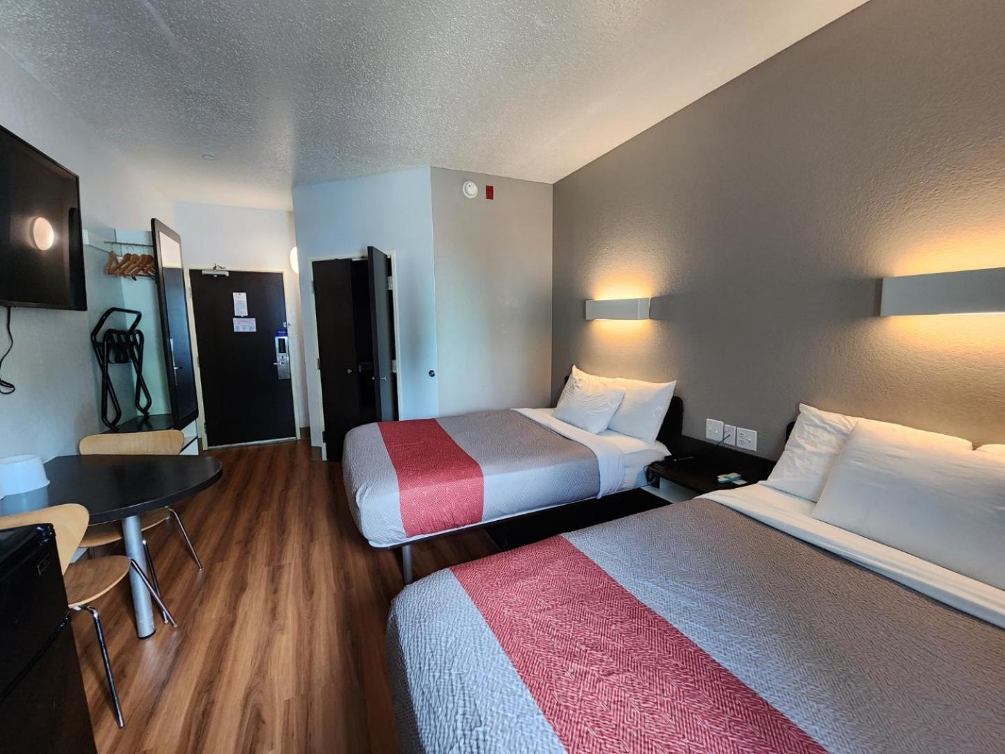 2 Full Beds | Micfridge or