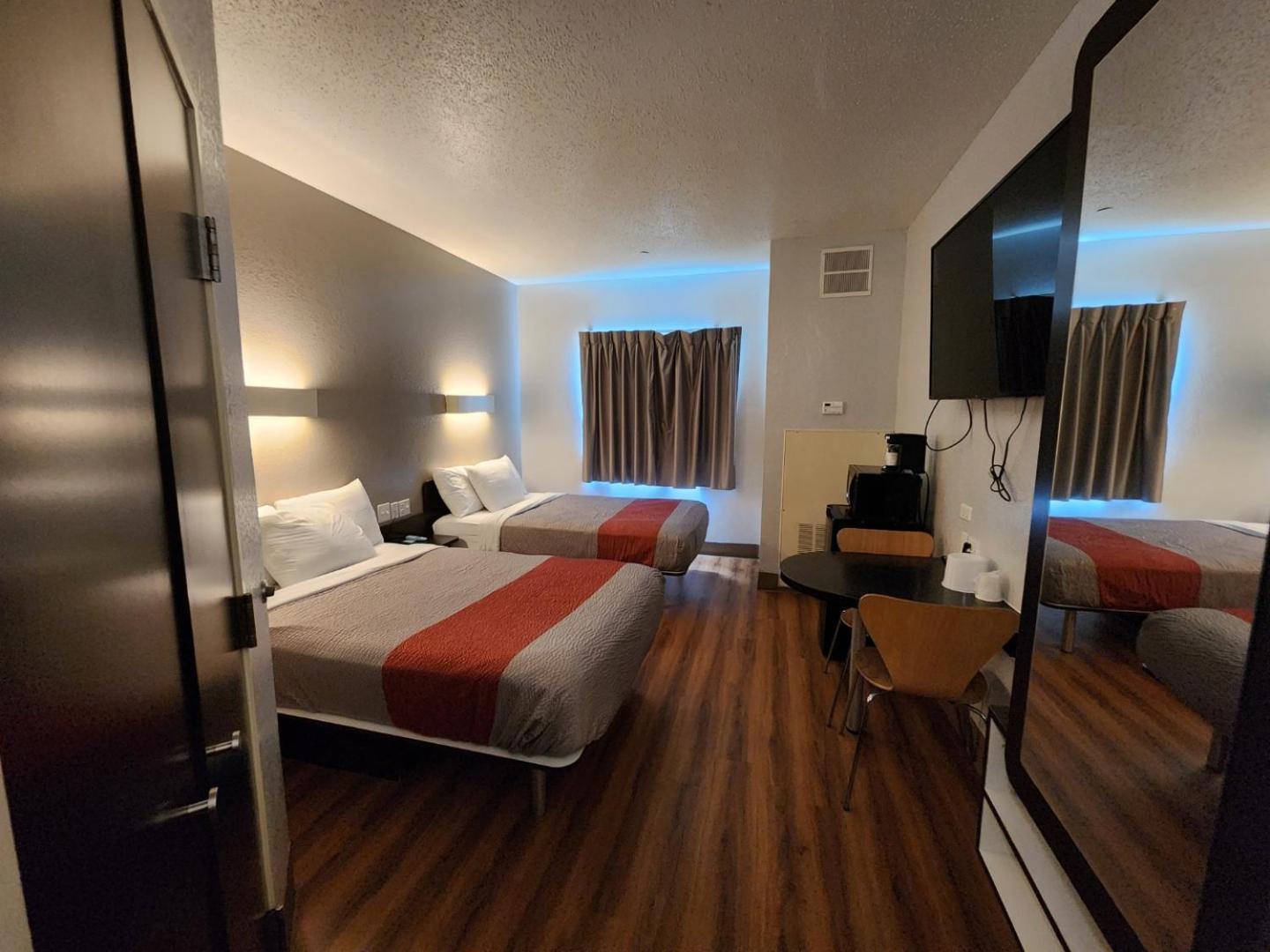 2 Full Beds | Micfridge or
