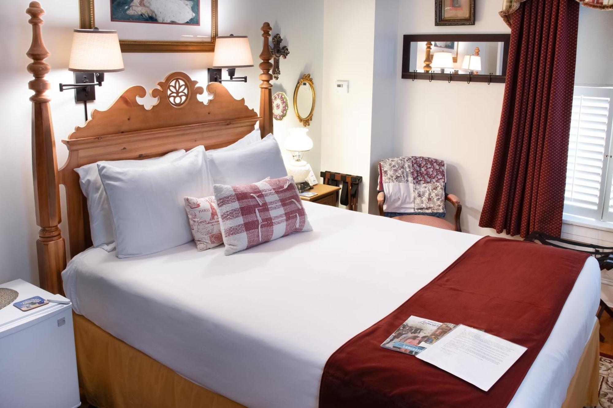 Standard Queen Room