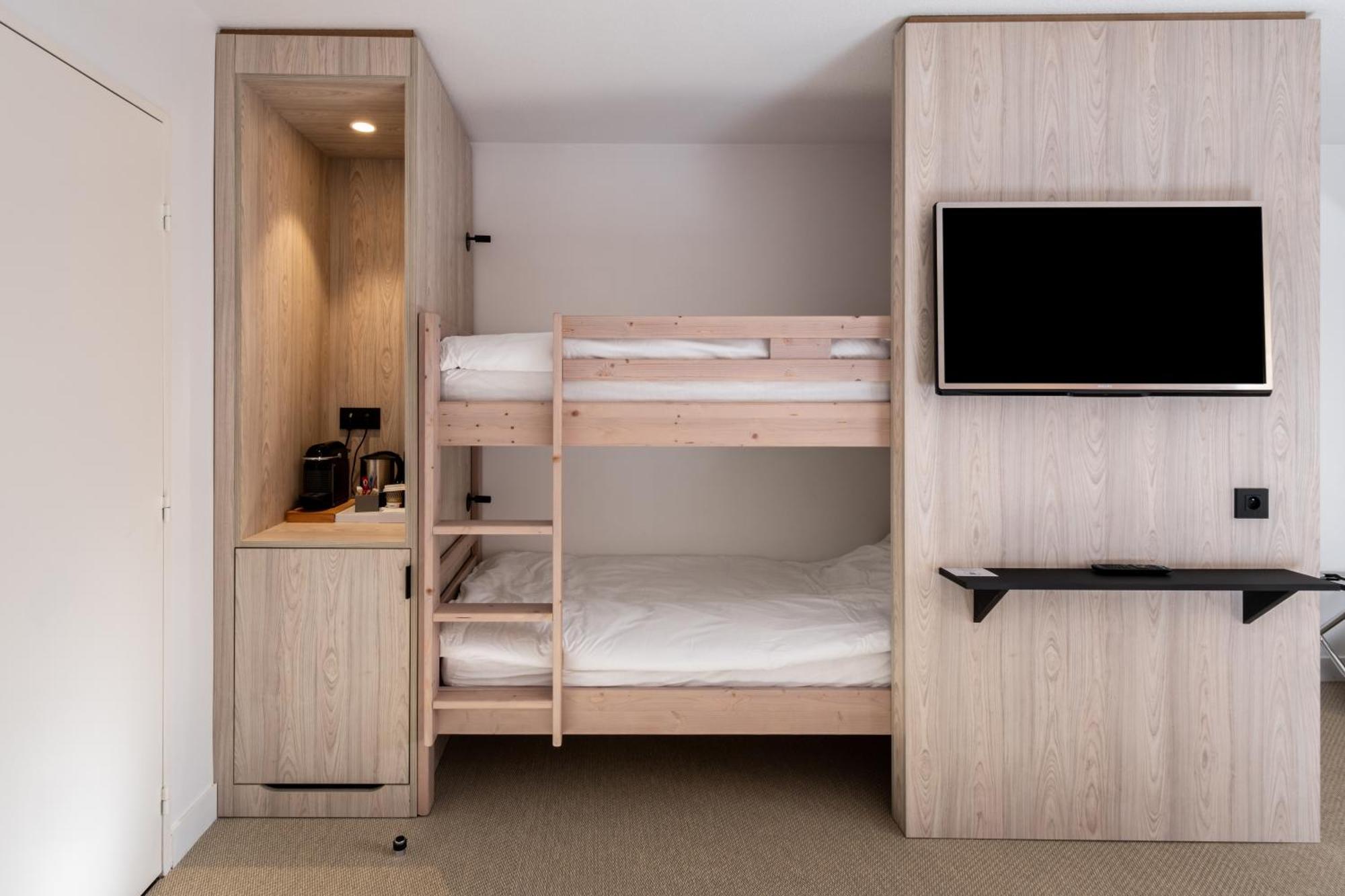 Deluxe Room Double Bed Bunk Beds