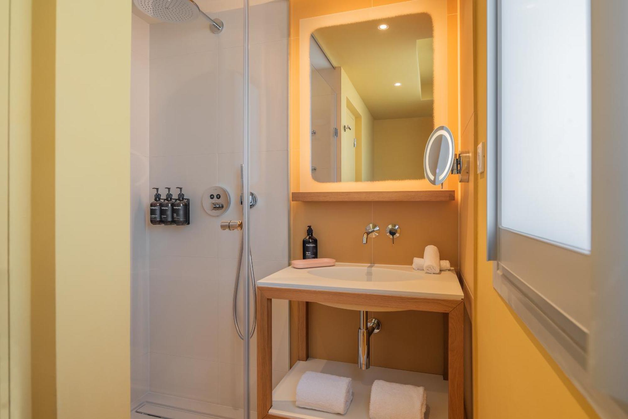 Premium King Room Partial Sea View